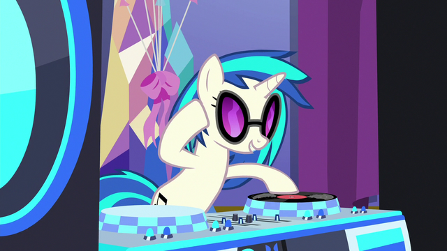 File:DJ Pon-3 starting the party S7E1.png
