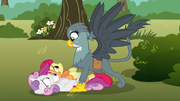 Gabby acecha a las Cutie Mark Crusaders T6E19