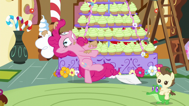 File:Pinkie dizzy S5E19.png