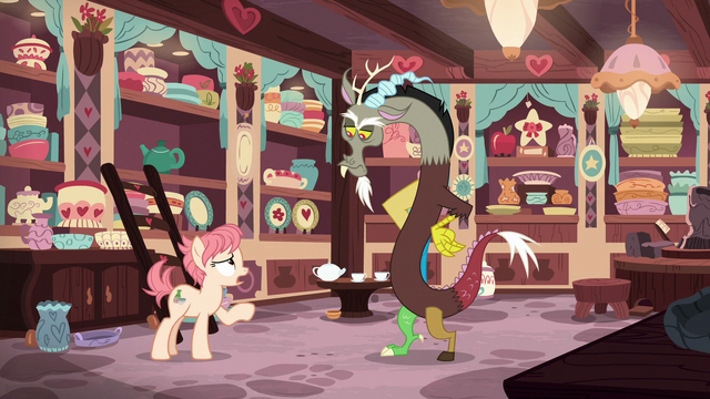 File:Raspberry Vinaigrette "you'd be interested in" S7E12.png