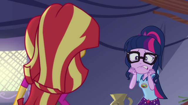 File:Sunset looks back at creeped-out Twilight EG4.png