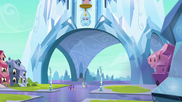 File:Twilight and friends approach the palace S6E16.png
