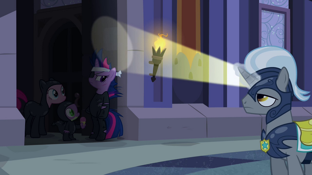 File:Night Guard using light spell S2E20.png