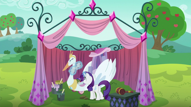 File:Rarity polishing the swan cart S6E14.png