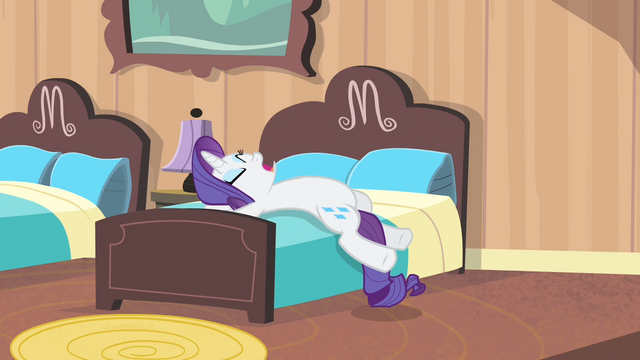 File:Rarity crying on the bed S4E08.png