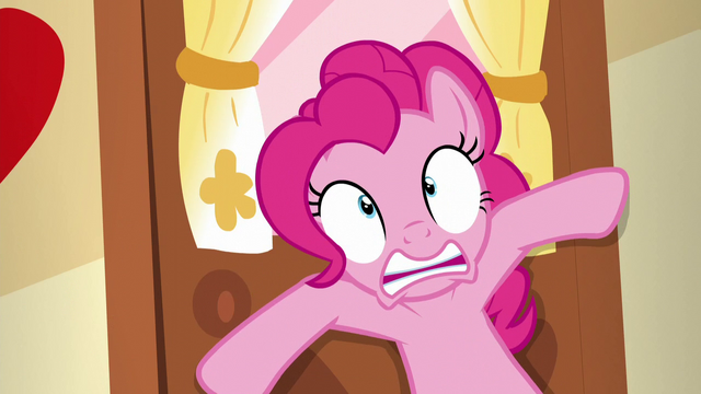 File:Pinkie at the door of Sugarcube Corner S5E19.png