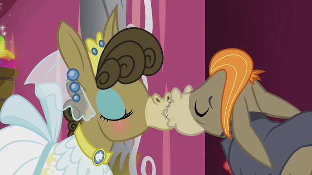 File:Matilda and Cranky Doodle kissing S5E9.png