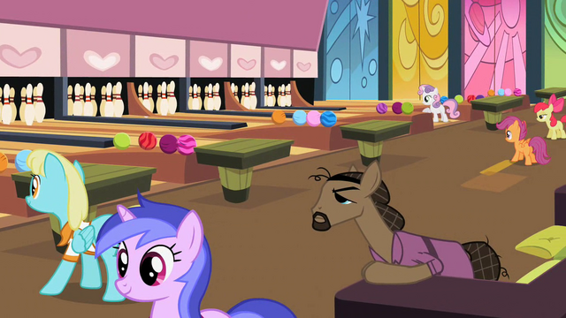 File:The CMC preparing to bowl S2E06.png
