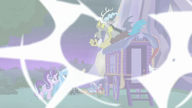 File:Discord dispelling his chaos magic S6E25.png
