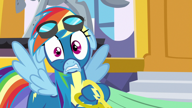 File:Rainbow Dash distracted by her parents' chanting S7E7.png