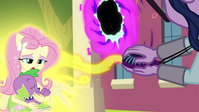 File:Twilight closes her amulet once again EG3.png
