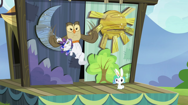 File:Owlowiscious carrying Opal S4E21.png