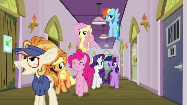 File:Mane Six arrive at Manehattan Escapes S7E2.png