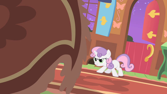 File:Sweetie Belle stares down the 'creature' S01E17.png