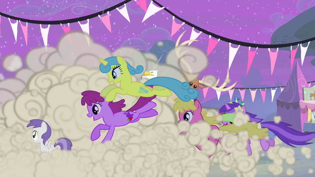 File:Ponies running S4E14.png