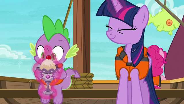 File:Twilight gives Spike an ice cream sundae S6E22.png