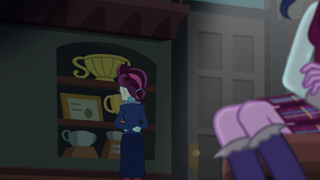 File:Cinch approaches a trophy shelf EG3.png