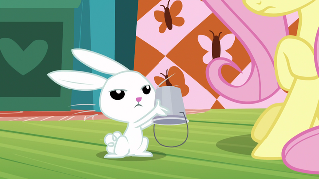 File:Angel shaking his empty bucket S5E21.png