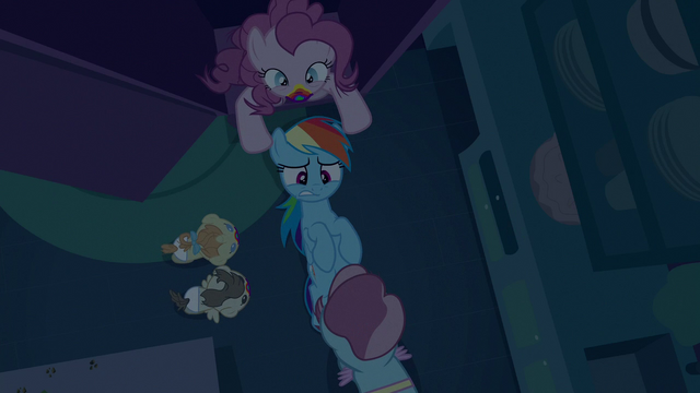 File:Rainbow surrounded by zombies S6E15.png