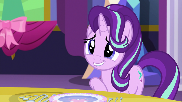 File:Starlight smiling nervously S06E06.png