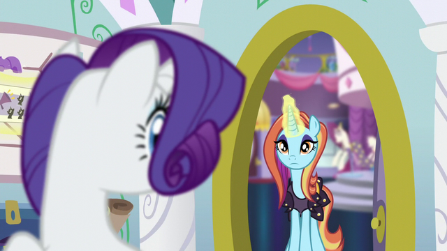 File:Rarity sees Sassy at her door S5E14.png