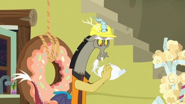File:Discord duplicate catches flying teapot S7E12.png