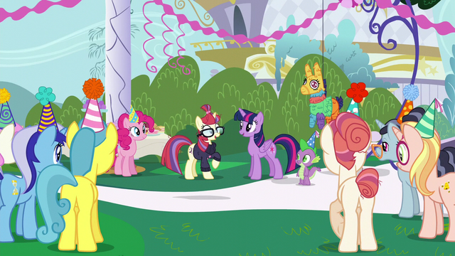 File:Moon Dancer "let's party!" S5E12.png