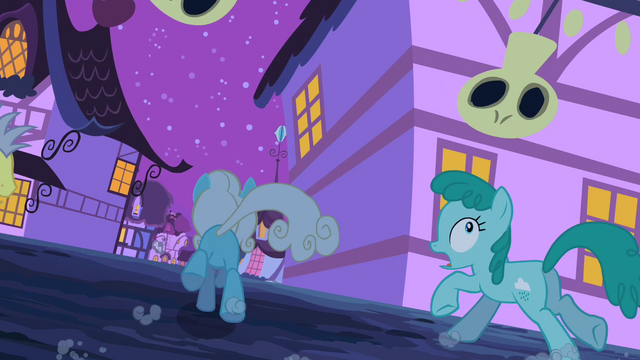 File:Serena running away S2E04.png