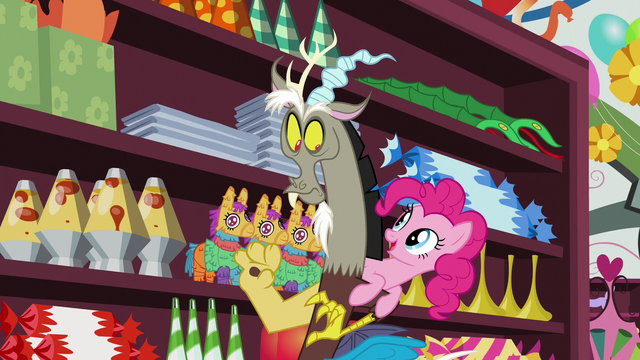 File:Pinkie "make Fluttershy feel comfortable" S7E12.png