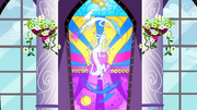 Vitral de Celestia e Luna derrotando Discórdia T2E01.png