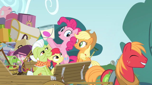 File:Pinkie with a bucket of paint S4E09.png