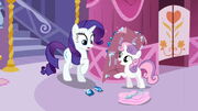 Rarity vê seu desenho T2E5.jpg
