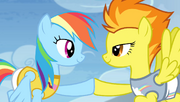 S04E24 Dash i Spitfire przybijają kopytko.png