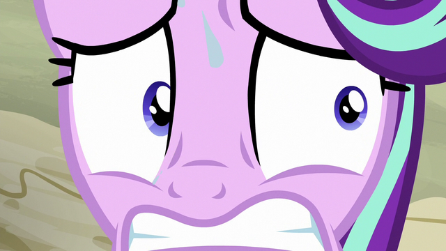 File:Starlight Glimmer under overwhelming pressure S6E25.png