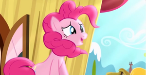 S04E12 Pinkie na balkonie.png
