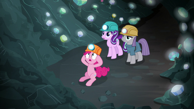 File:Pinkie, Maud, and Starlight trapped in the cave S7E4.png