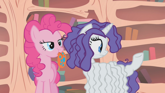 File:Pinkie Pie and Rarity S01E09.png