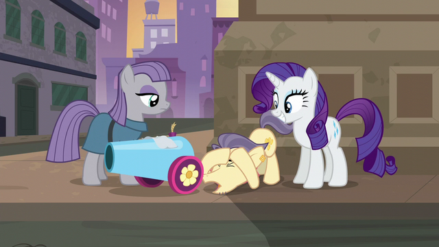 File:Pouch Pony "relax that jaw of yours" S6E3.png