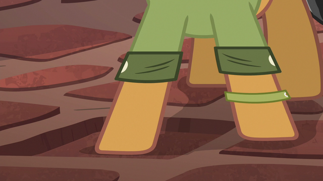 File:Quibble Pants steps on pressure plate S6E13.png