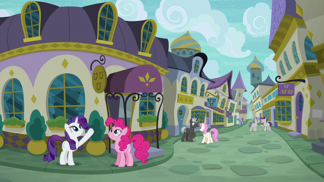 File:Rarity pointing to a restaurant's sign S6E12.png
