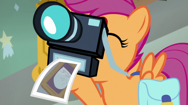 File:Scootaloo takes picture of Rainbow's diaper S7E7.png