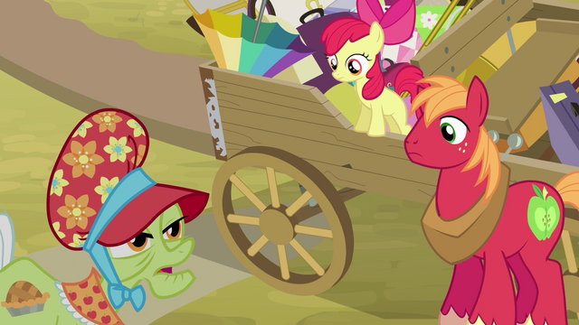 File:Granny Smith walking past Mac and Bloom S4E09.png