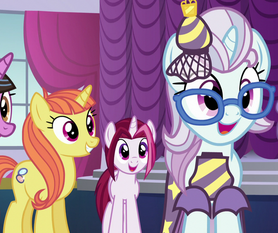 File:Canterlot Trendsetters ID S5E14.png