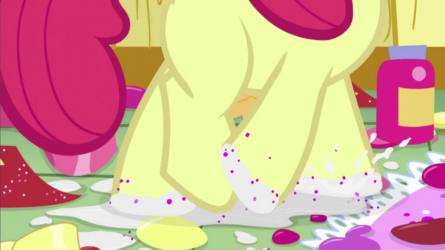 File:Apple Bloom Walking Through Art Supplies S2E17.png