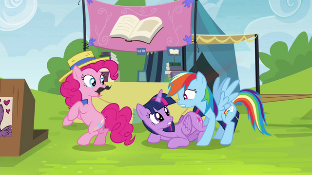 File:Rainbow Dash panicking at Twilight S4E22.png