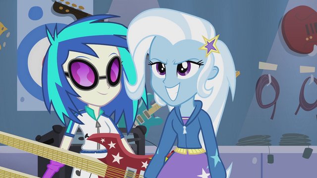 File:Trixie grinning EG2.png