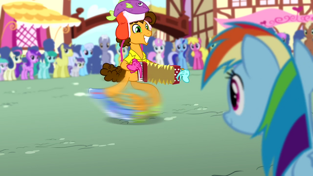File:Cheese playing accordion to Rainbow S4E12.png