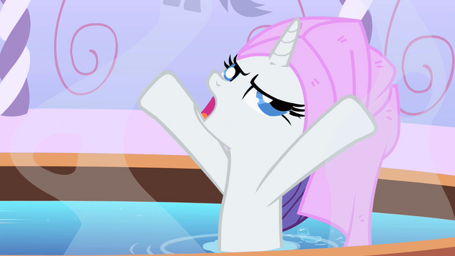 File:Rarity waving arms S01E20.png