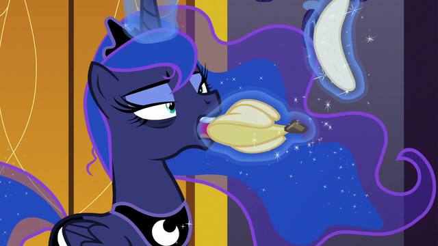 File:Princess Luna eating a banana peel S7E10.png