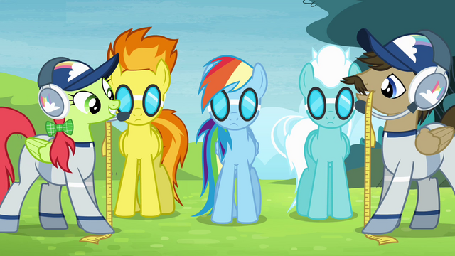File:Ponies measuring S4E10.png